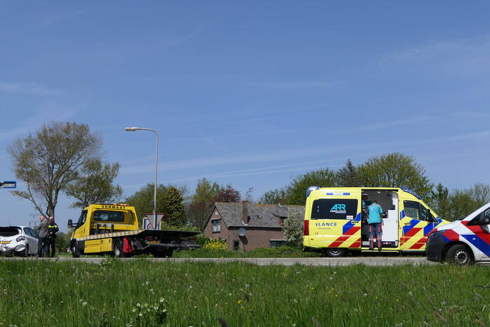 Bestuurster personenwagen gewond bij botsing met bestelbus