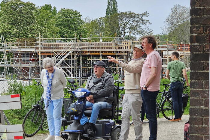 Veel bekijks bij plaatsen dakdelen nieuw station