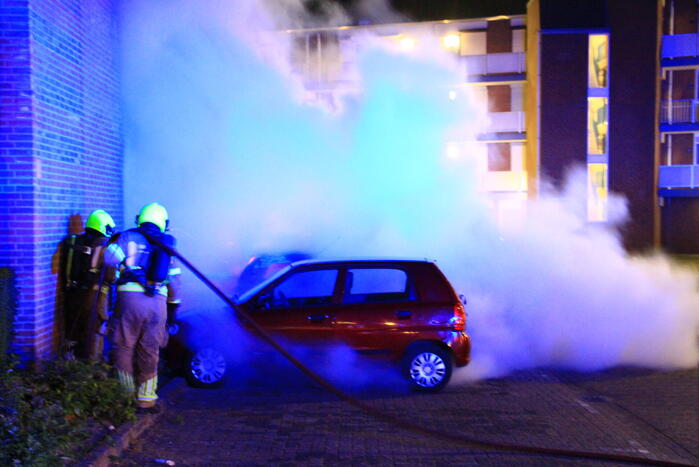 Auto zwaar beschadigd door brand, politie gaat uit van brandstichting