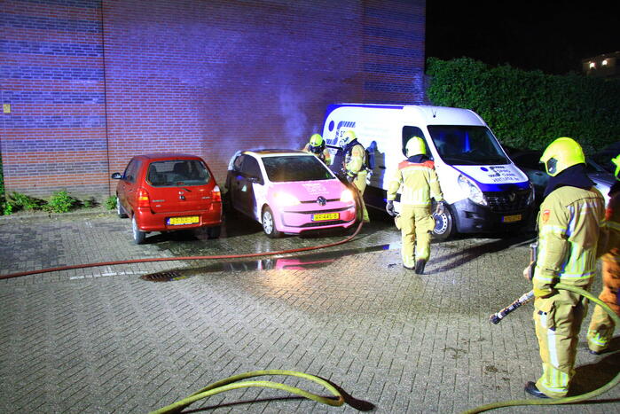 Auto zwaar beschadigd door brand, politie gaat uit van brandstichting