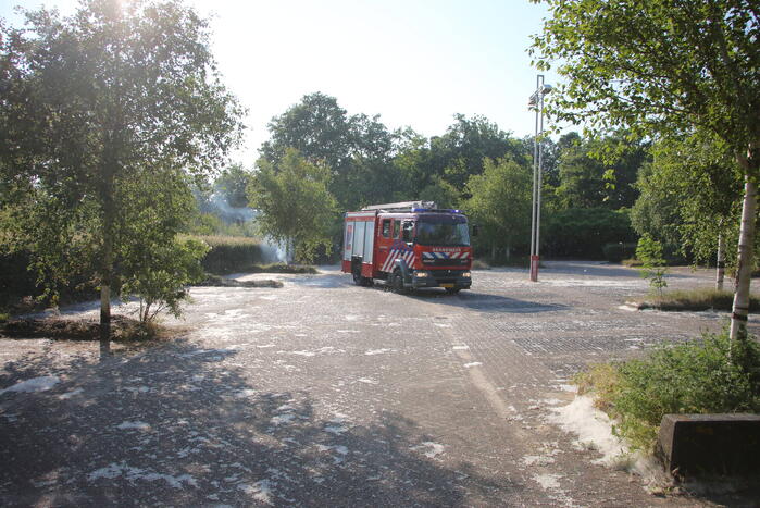 Meerdere brandhaarden op parkeerplaats