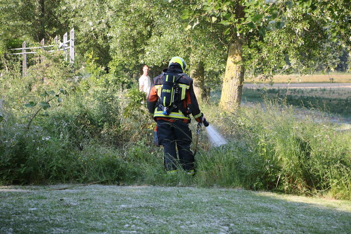 Meerdere brandhaarden op parkeerplaats