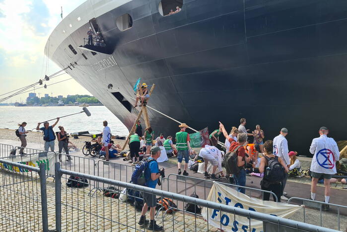 Extinction Rebellion blokkeert Holland America Line