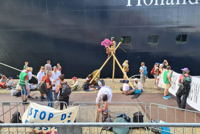 Extinction Rebellion blokkeert Holland America Line