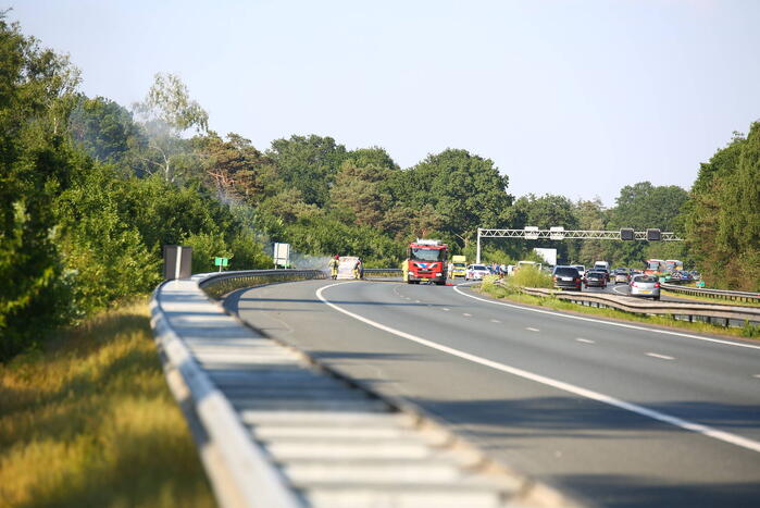 Snelweg afgesloten vanwege voertuigbrand