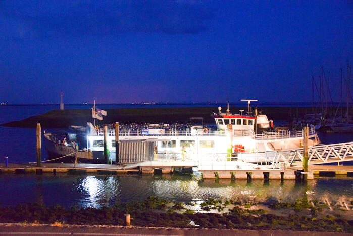 Rondvaartboot maakt water in haven