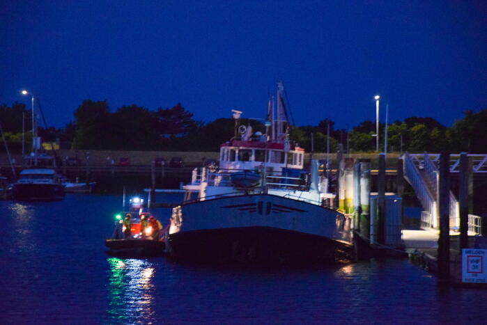 Rondvaartboot maakt water in haven