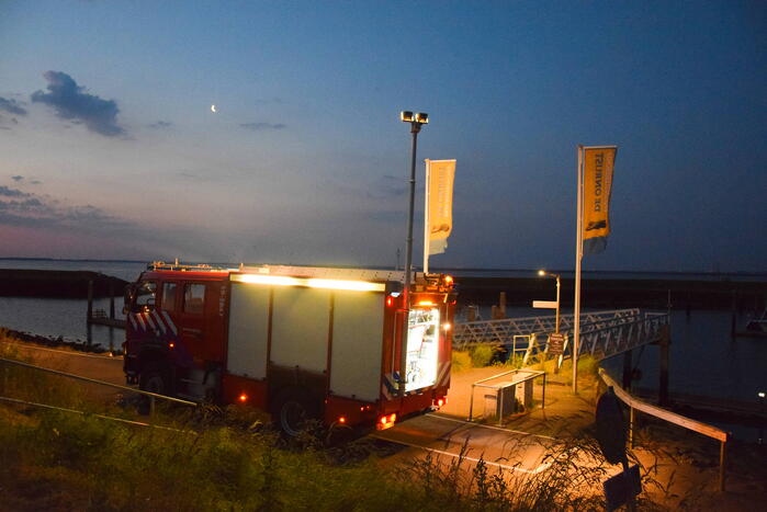 Rondvaartboot maakt water in haven