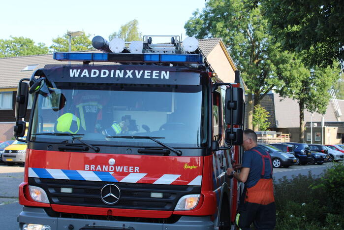 Hulpdiensten breken deur open bij waterlekkage