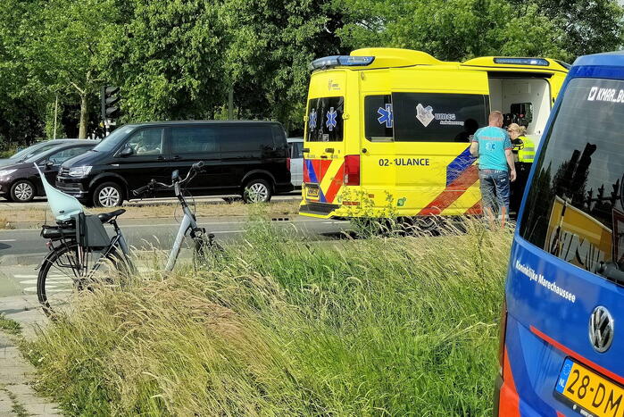 Fietser in botsing met bakwagen