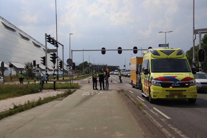 Fietser in botsing met bakwagen