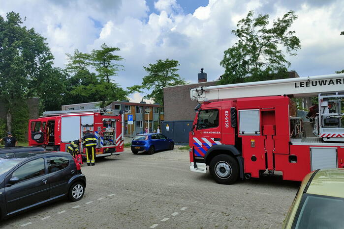 Rookmelder van de buren waarschuwt voor woningbrand