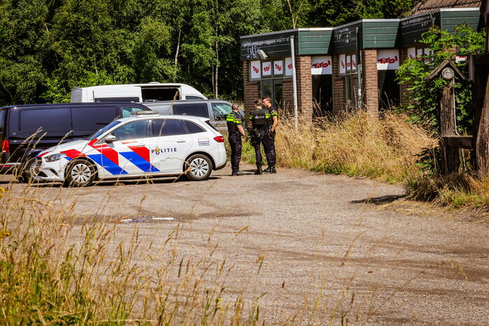 Grote politie-inzet bij coffeeshop 't Klavertje