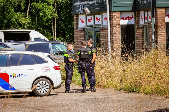 Grote politie-inzet bij coffeeshop 't Klavertje