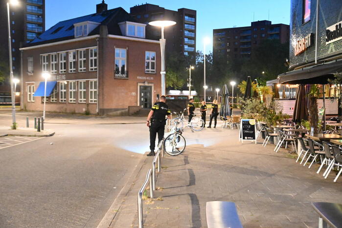 Man rijdt naar ziekenhuis na te zijn beschoten