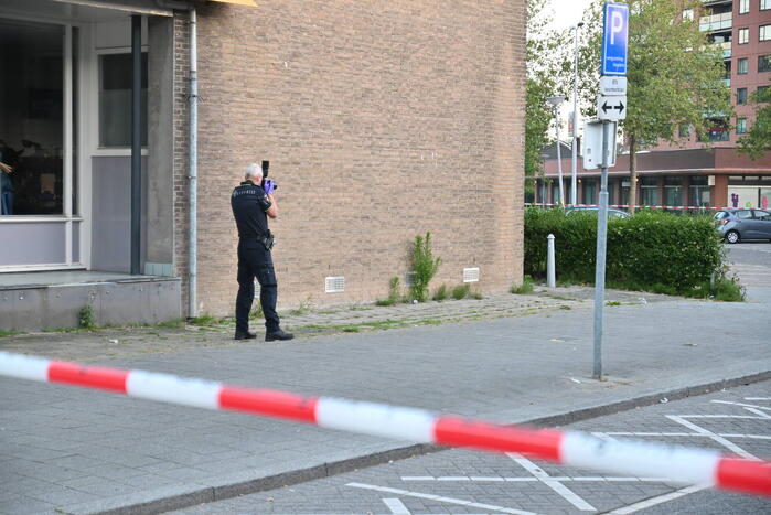 Man rijdt naar ziekenhuis na te zijn beschoten