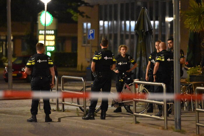 Man rijdt naar ziekenhuis na te zijn beschoten