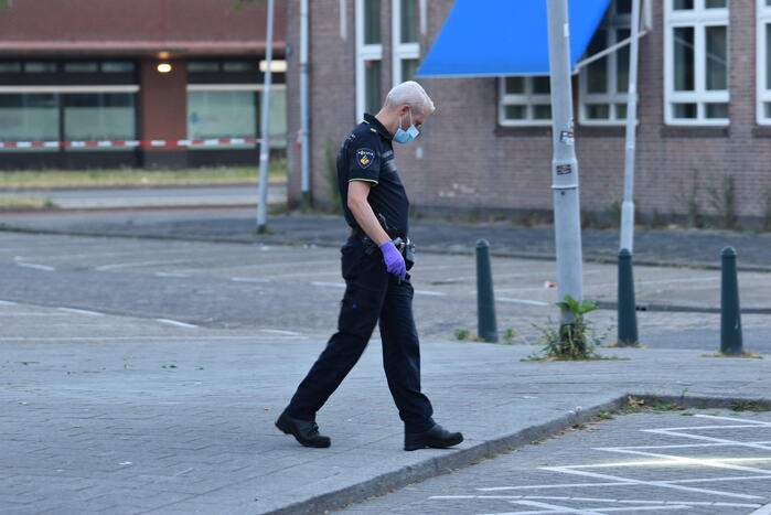 Man rijdt naar ziekenhuis na te zijn beschoten