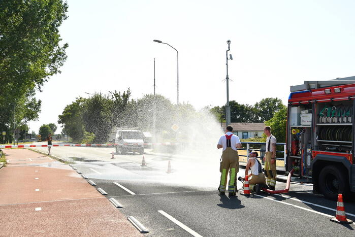 Brug in storing door hitte, brandweer ingezet om te koelen