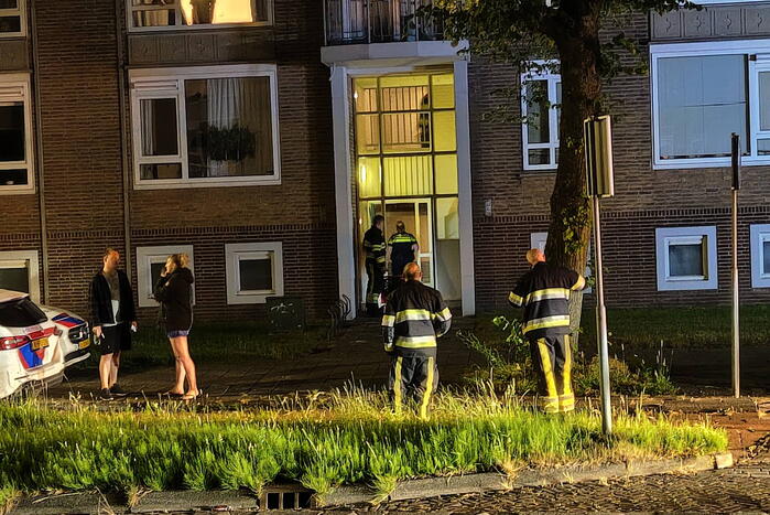 Brandweer ventileert woning na aangebrand eten