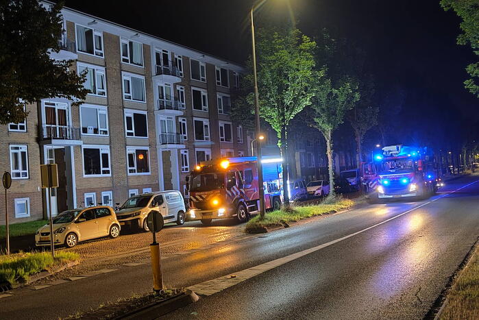 Brandweer ventileert woning na aangebrand eten