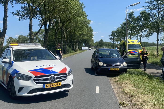 Bestelbus en personenwagen lopen flinke schade op