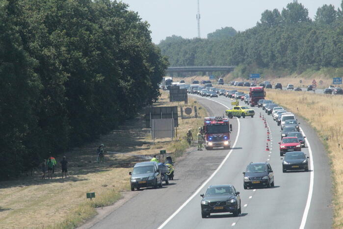 Bermbrand langs snelweg