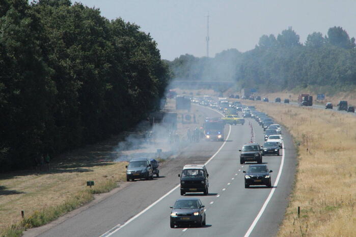 Bermbrand langs snelweg