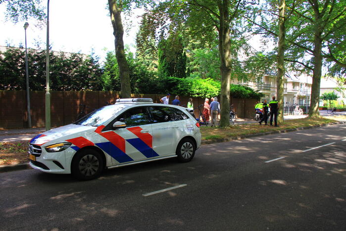 Twee fietser botsen op fietspad