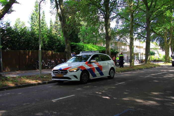 Twee fietser botsen op fietspad