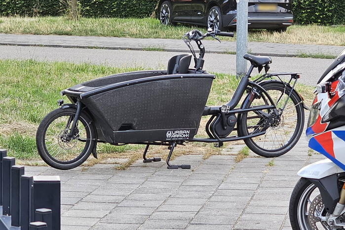 Bakfietser in botsing met personenauto