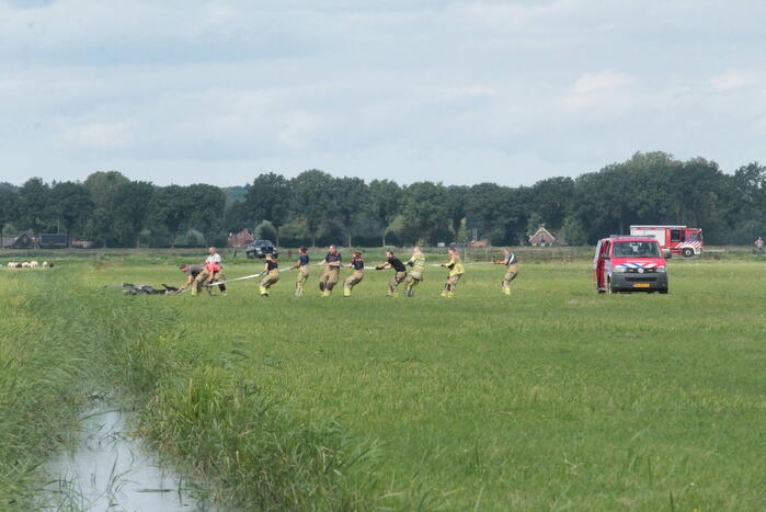 Brandweer ingezet voor koe in een sloot