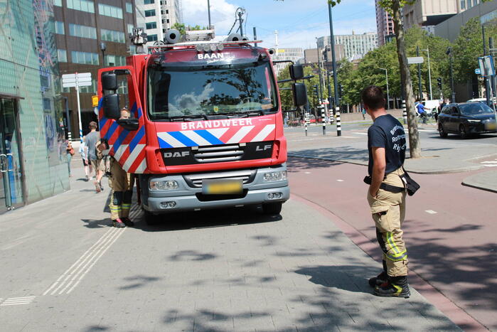 Brandweer assisteert bij klapperende zonwering