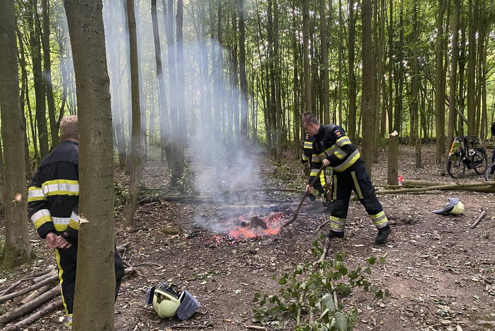 Brandweer dooft buitenbrand