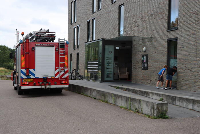 Brandweer controleert pand na brandalarm