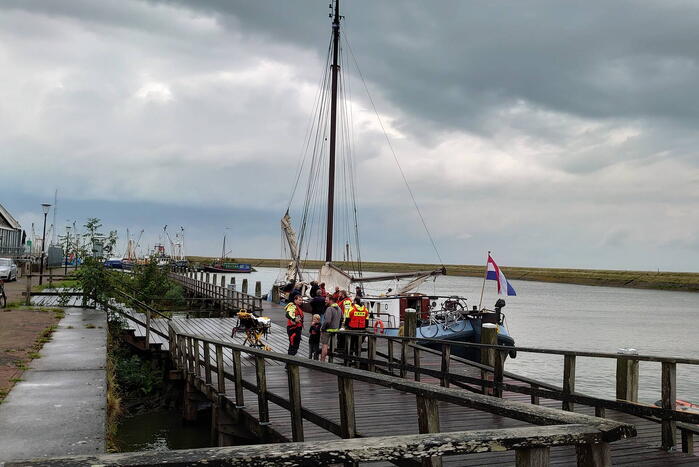 Knrm assisteert ambulancedienst bij ongeval op schip