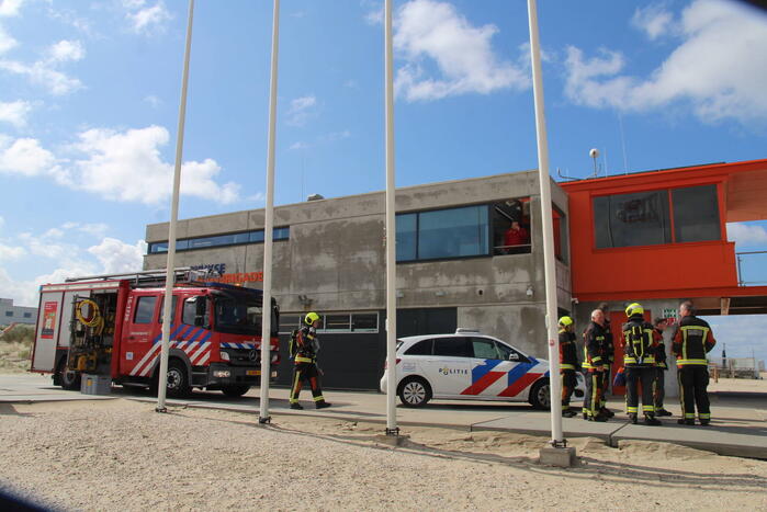 Brandweer ingezet voor jerrycan op strand