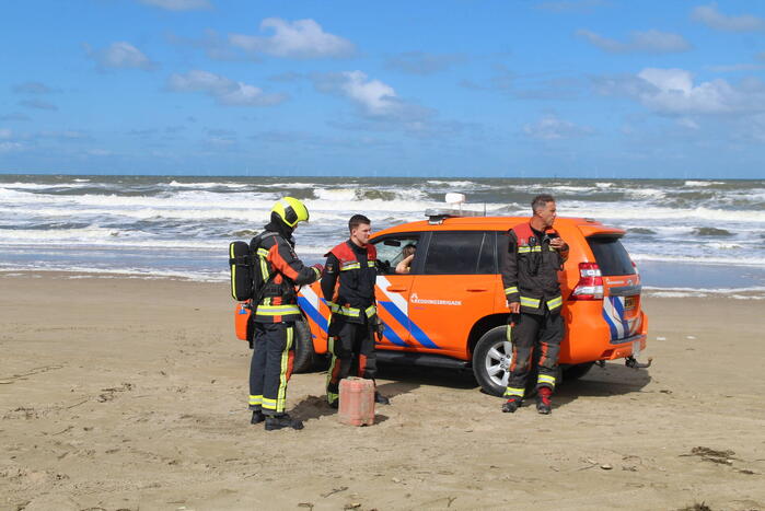 Brandweer ingezet voor jerrycan op strand