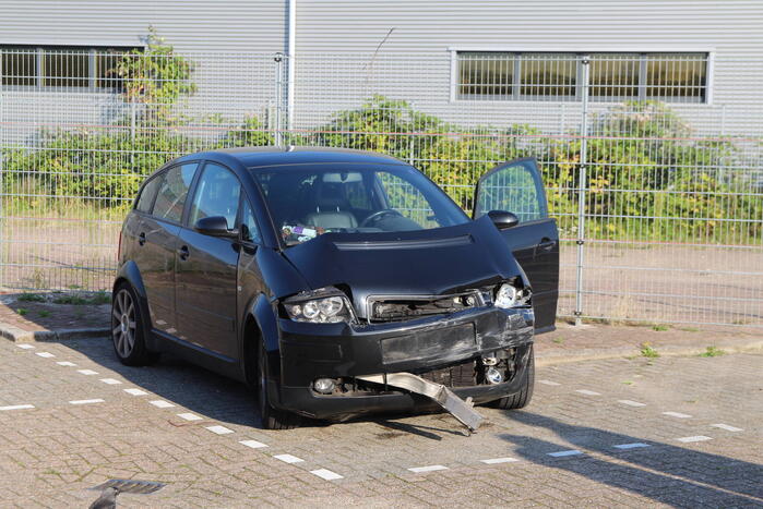 Schade na aanrijding op bedrijventerrein