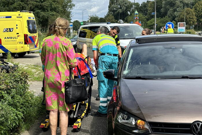 Overstekende fietser aangereden door automobilist