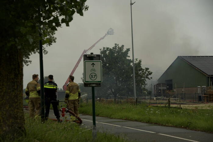 Boerderijwinkel verwoest door brand