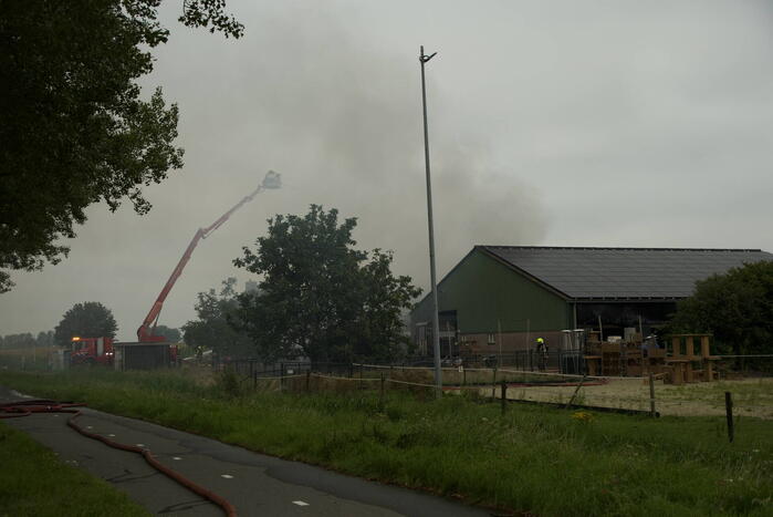 Boerderijwinkel verwoest door brand