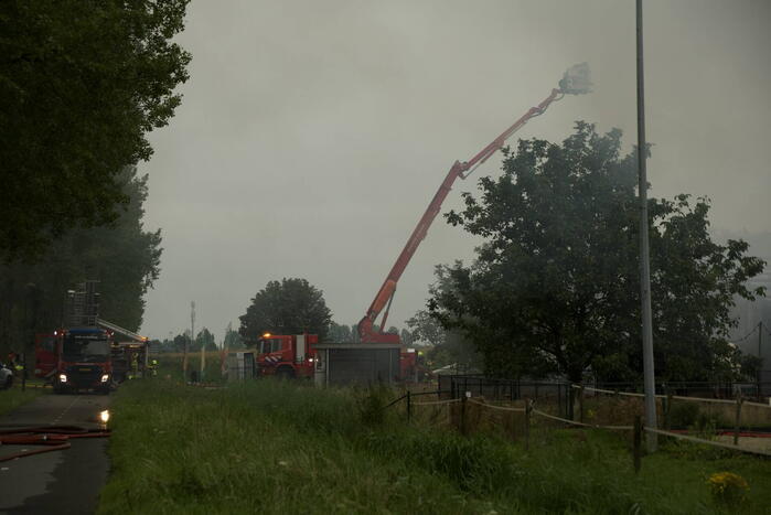 Boerderijwinkel verwoest door brand