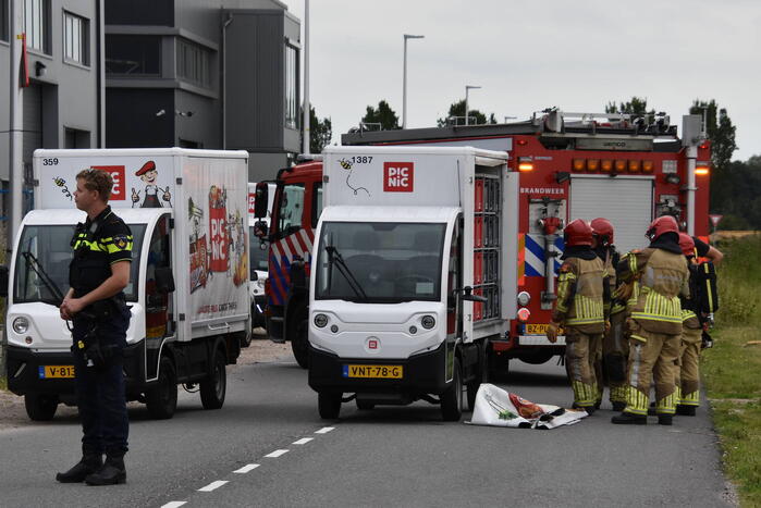 Grote brand bij Picnic, drie elektrische wagens in de fik