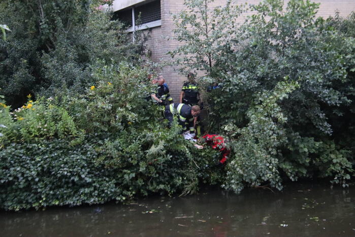 Persoon uit water gered