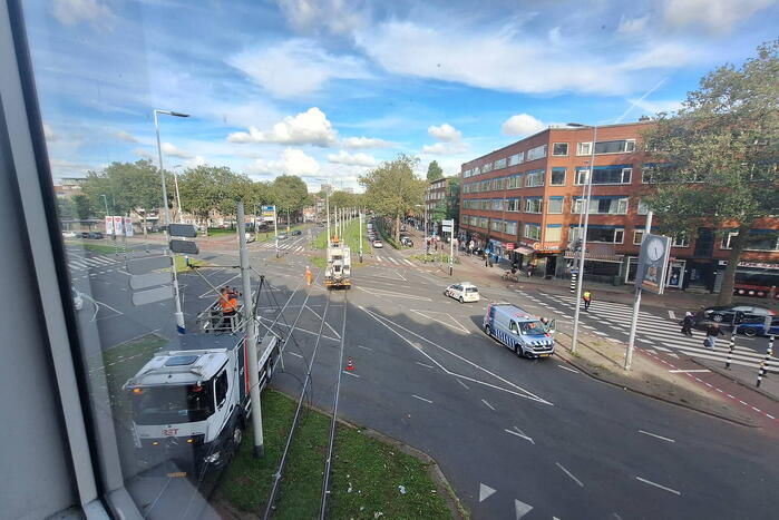 Vrachtwagen rijdt bovenleiding kapot