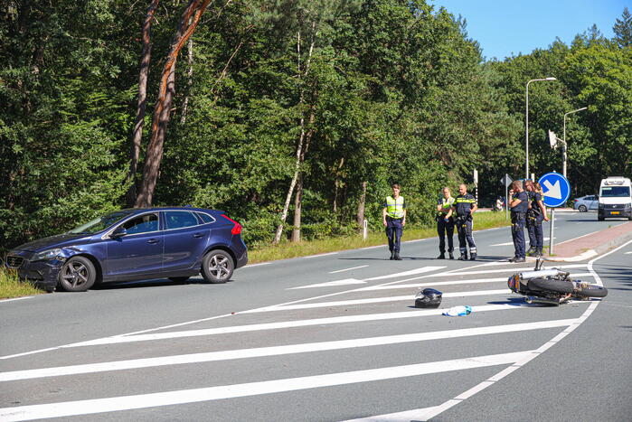 Motorrijder ernstig gewond bij botsing met auto