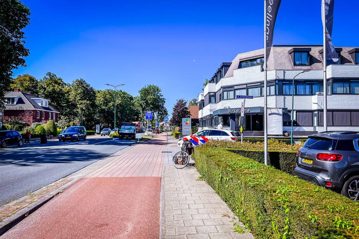 Taxichauffeur ziet fietsster over het hoofd