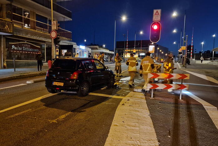 Automobilist klapt hard op bussluis