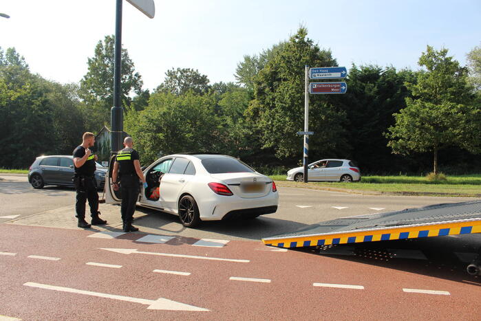 Automobilist botste op paal